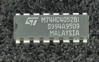 M74HC4052B1